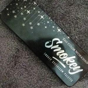 A one time used Smokey eye palette